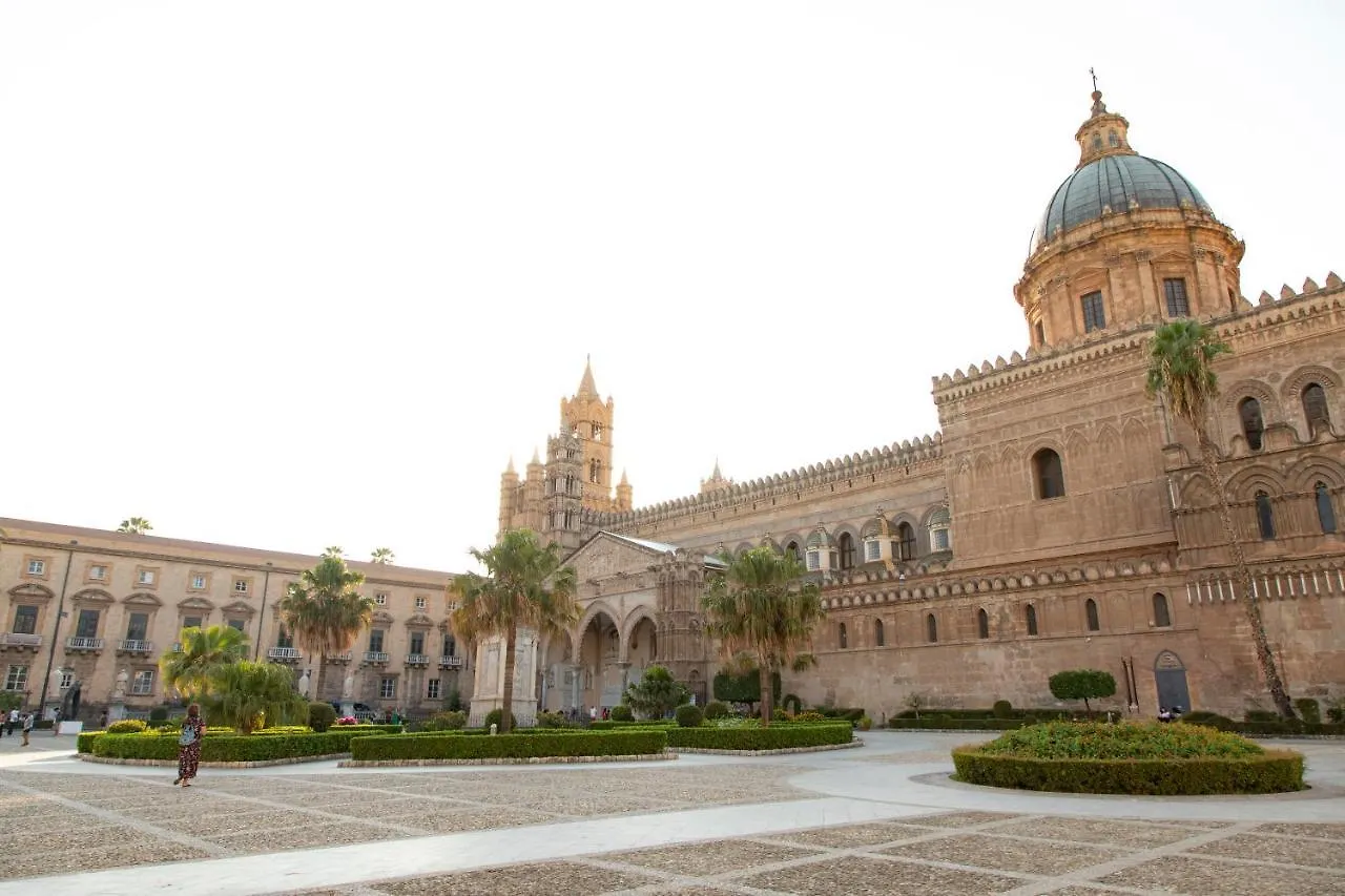 Suite Quaroni Palermo 2*,  Italy