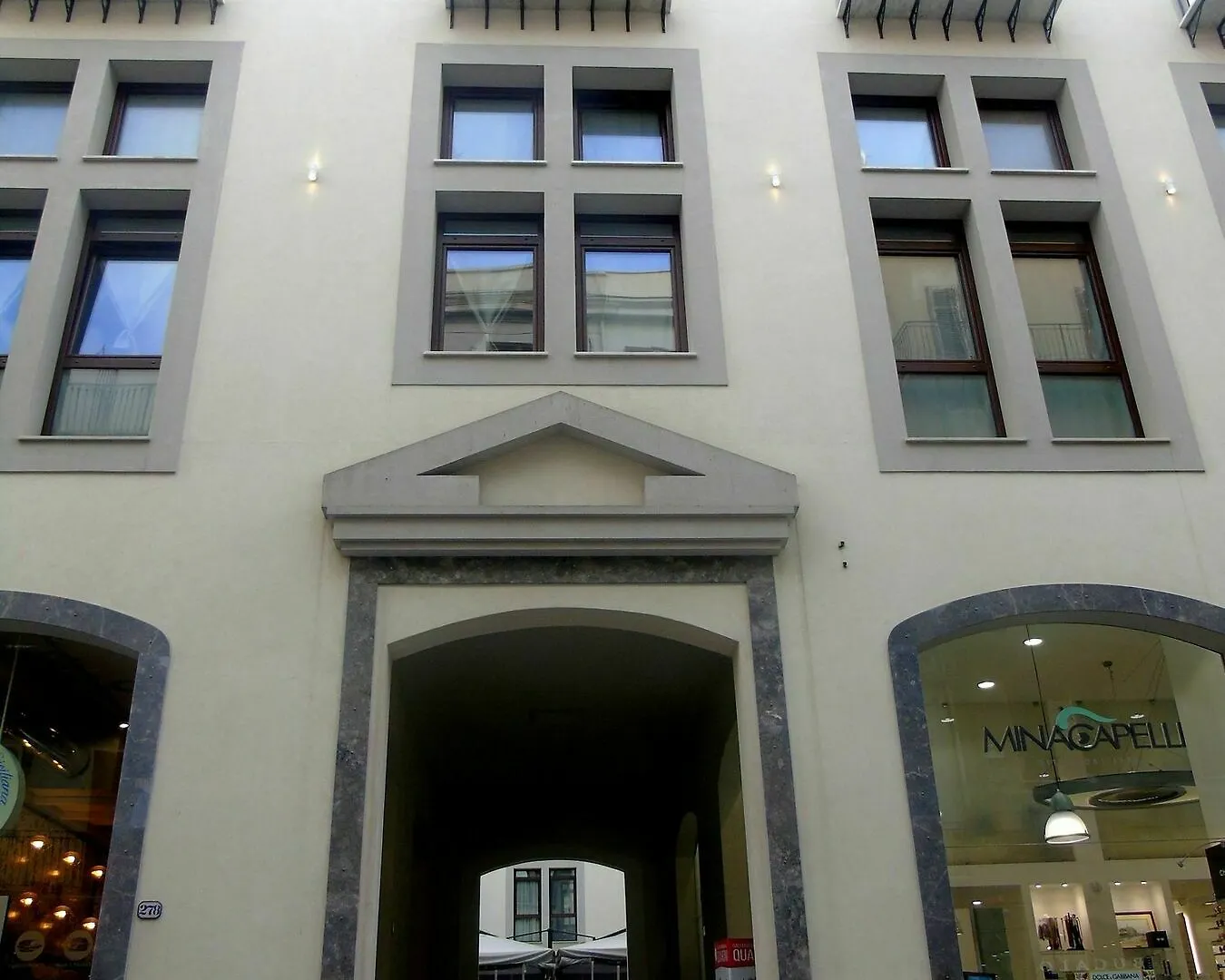 Suite Quaroni Palermo 2*,